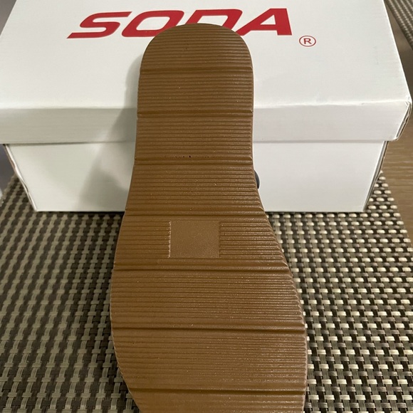 Sandals - Picture 3 of 3